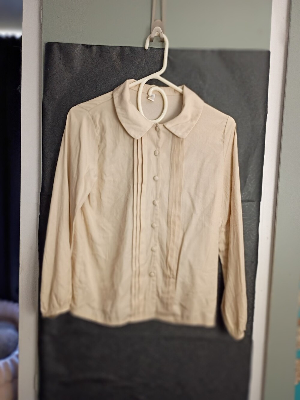 Cream Button-Front Blouse with Peter Pan Collar SZ Small